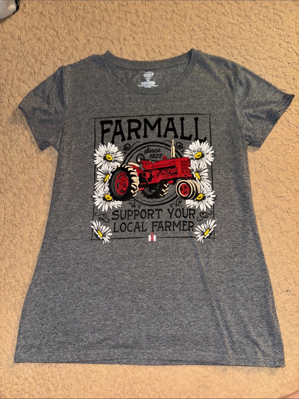 NWOT Case IH Women’s Graphic T-Shirt
